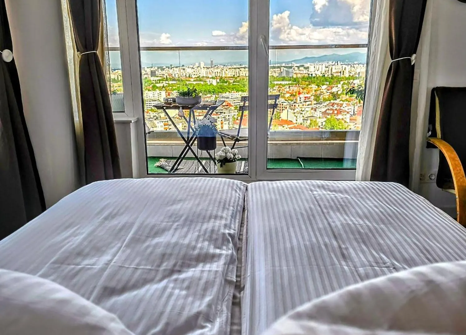 Sofia View - By Metro, Kids Room, Huge Terrace, 2 Garages, Ps5, Playground, Bbq, 24H Security
