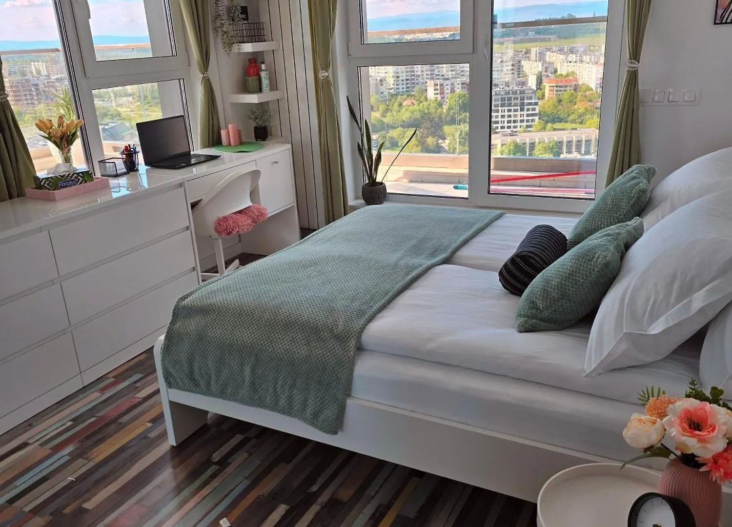 Sofia View - By Metro, Kids Room, Huge Terrace, 2 Garages, Ps5, Playground, Bbq, 24H Security דירה