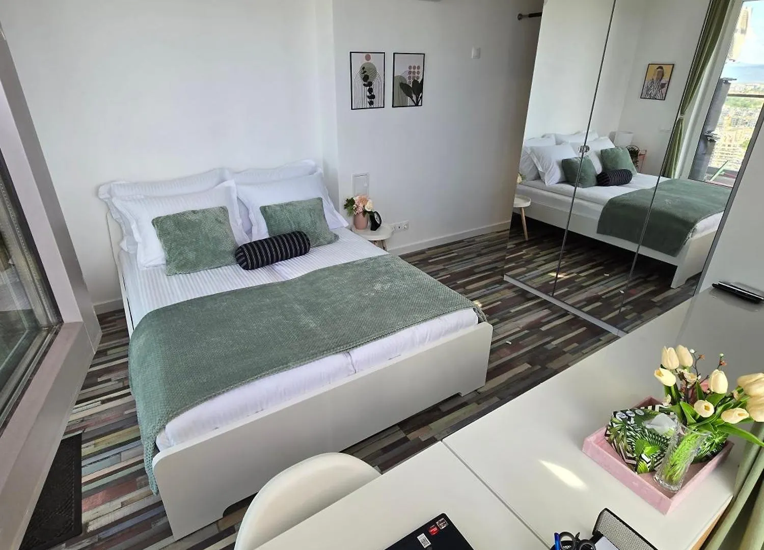 Apartman Sofia View - By Metro, Kids Room, Huge Terrace, 2 Garages, Ps5, Playground, Bbq, 24H Security